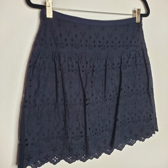 LOFT Navy Blue Eyelet Cotton Mini Skirt Size 4 - Picture 7 of 7